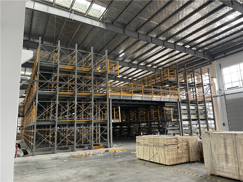 懸臂式貨架+閣樓式貨架+鋼平臺(tái)貨架=完美建材倉(cāng)庫(kù)